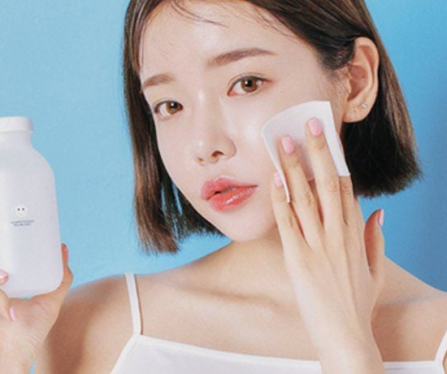 Nước tẩy trang lên bọt có sao không? Giải đáp chi tiết và lưu ý